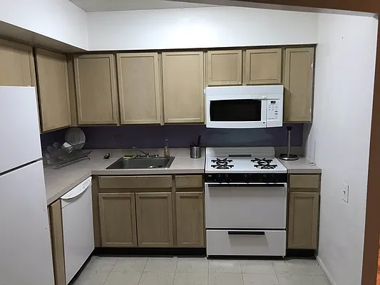 Rented by PLUSH REALTY Inc | media 2