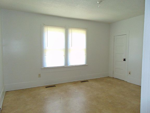 3rd image of 906 N Carolina St