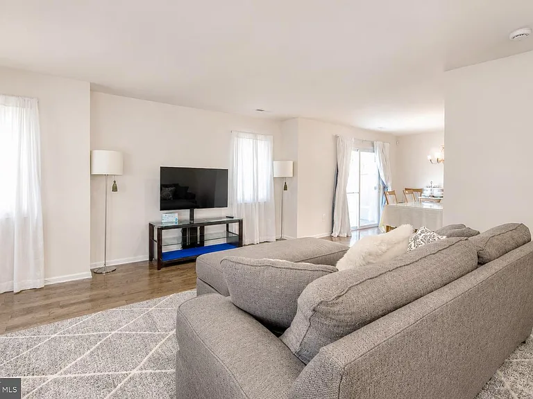 4 Regency Ct — Photo 19