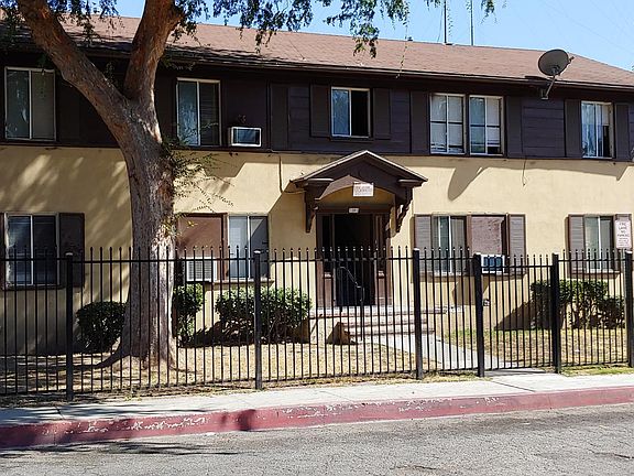 2nd image of 1398 N Sierra Way