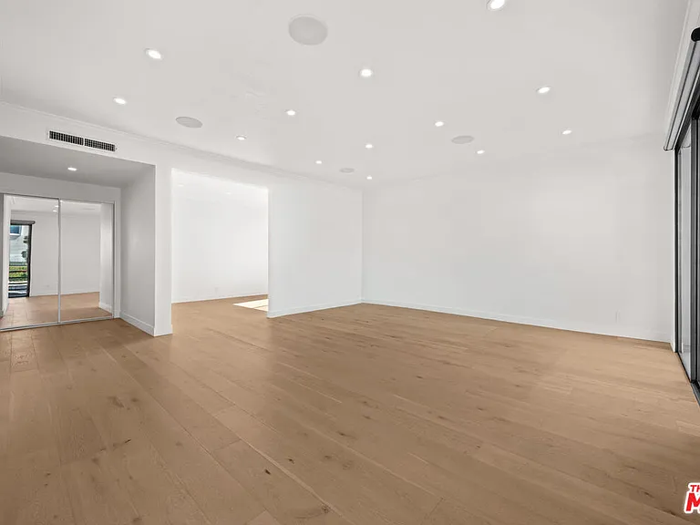 106 N Croft Ave #301 — Photo 11