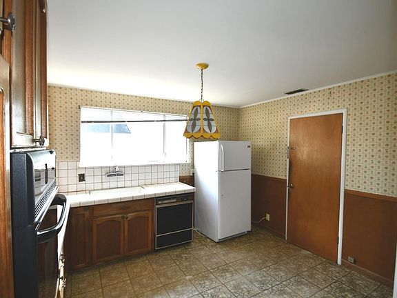 4th image of 464 Anita Dr