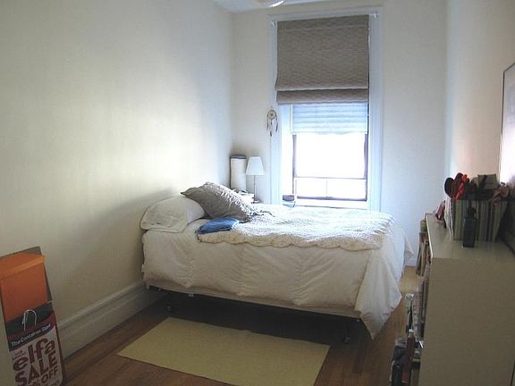 4th image of 46 W 69th St APT 9