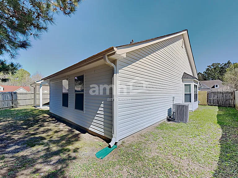 39 Camden Way — Photo 17