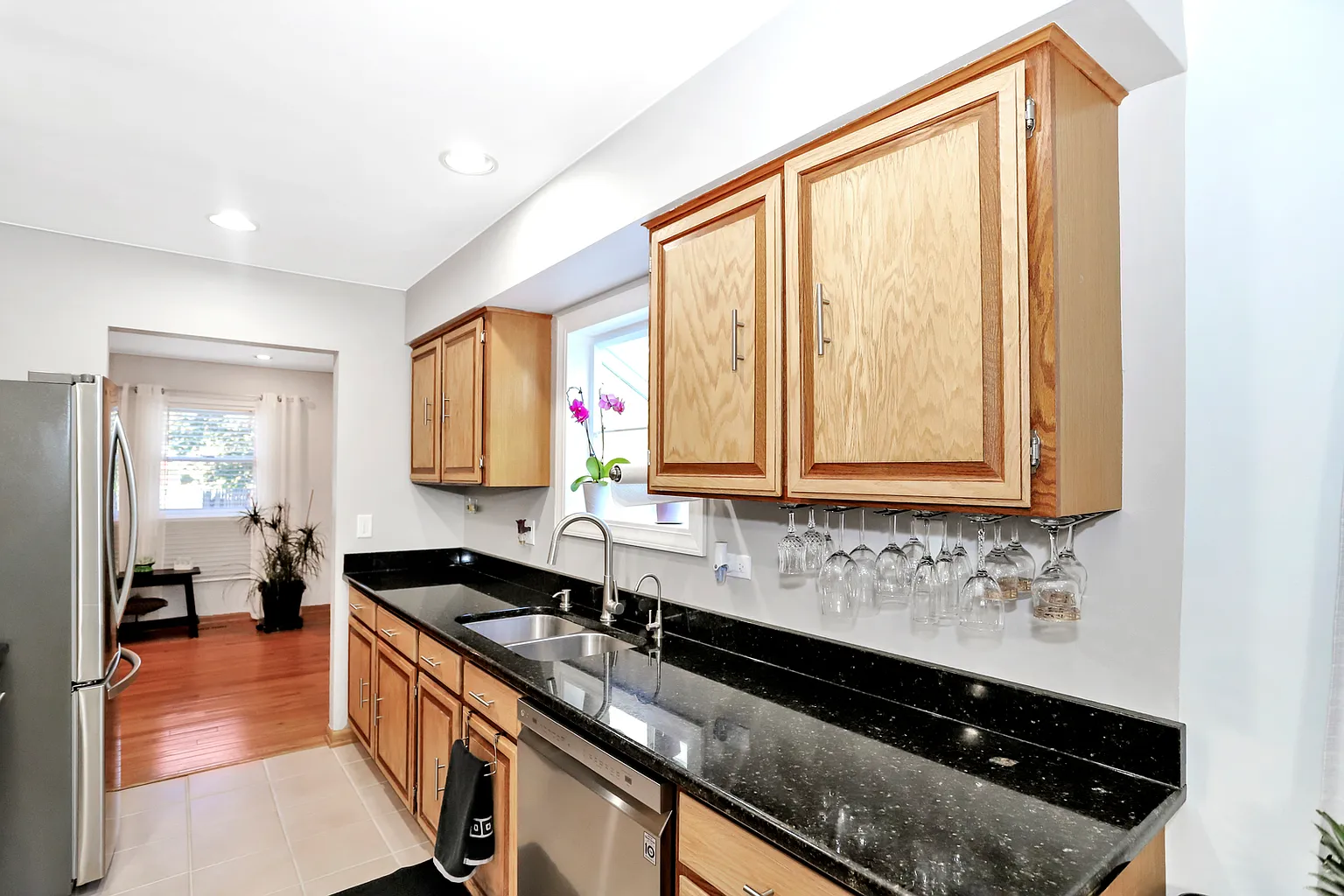 1060 Thornewood Ln photo 1