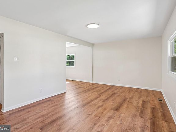 3rd image of 1101 Franklin St