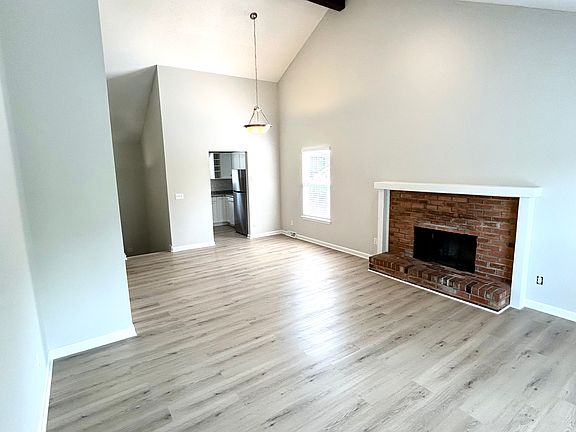 3rd image of 507 E 97th Ter