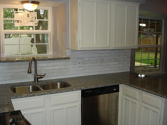 5th image of 307 S Walnut Creek Dr