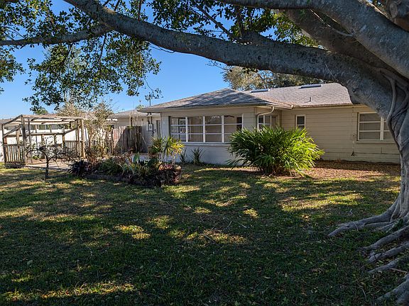 3rd image of 2303 Tulip St