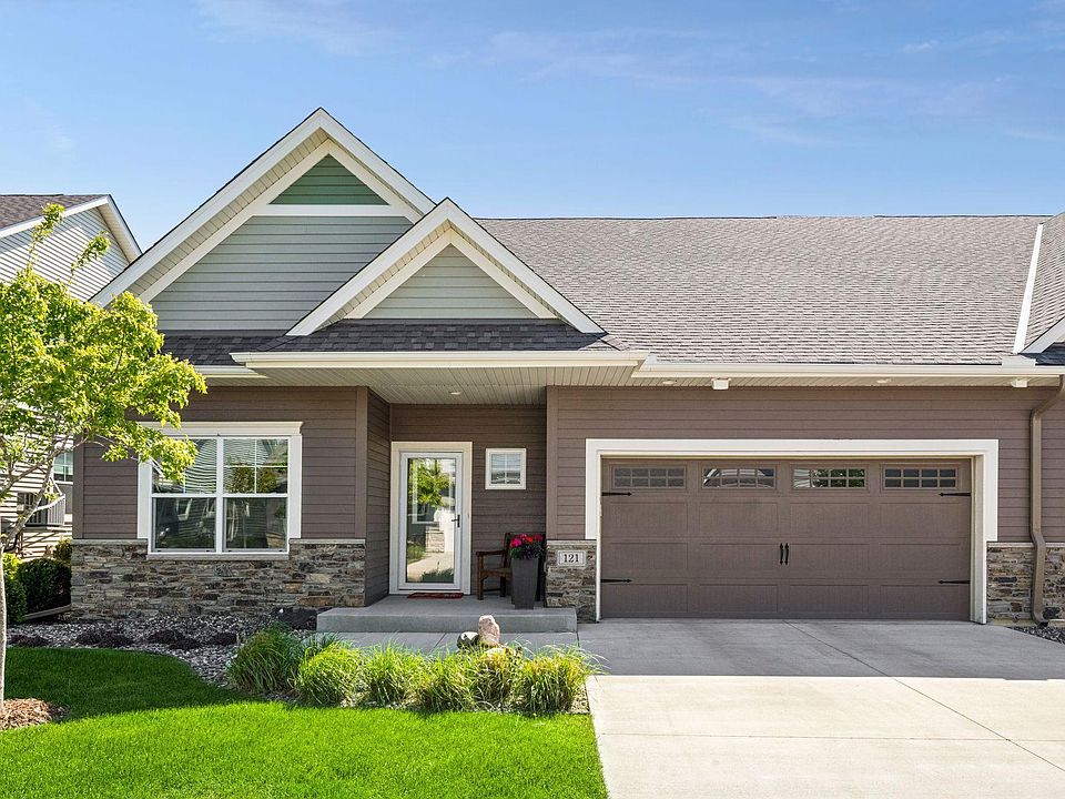1st image of 121 Vista Way