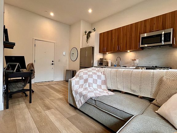 4th image of 1503 Brandywine St #302