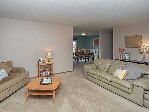 2nd image of 420 Quinlan Ave N