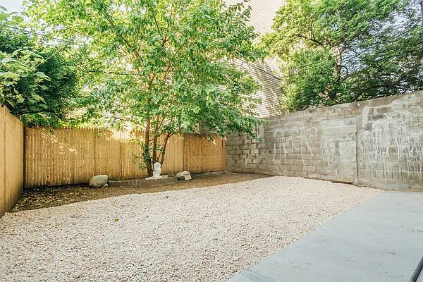 Rented by Nooklyn NYC LLC | media 40