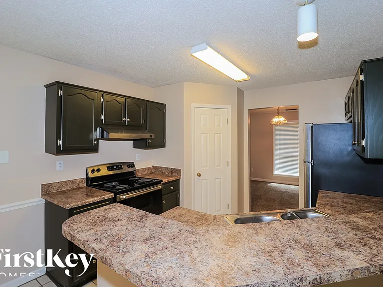 1049 Nolan Ln — Photo 8