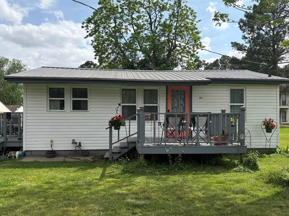 631 E Castleberry St, Piggott, AR 72454