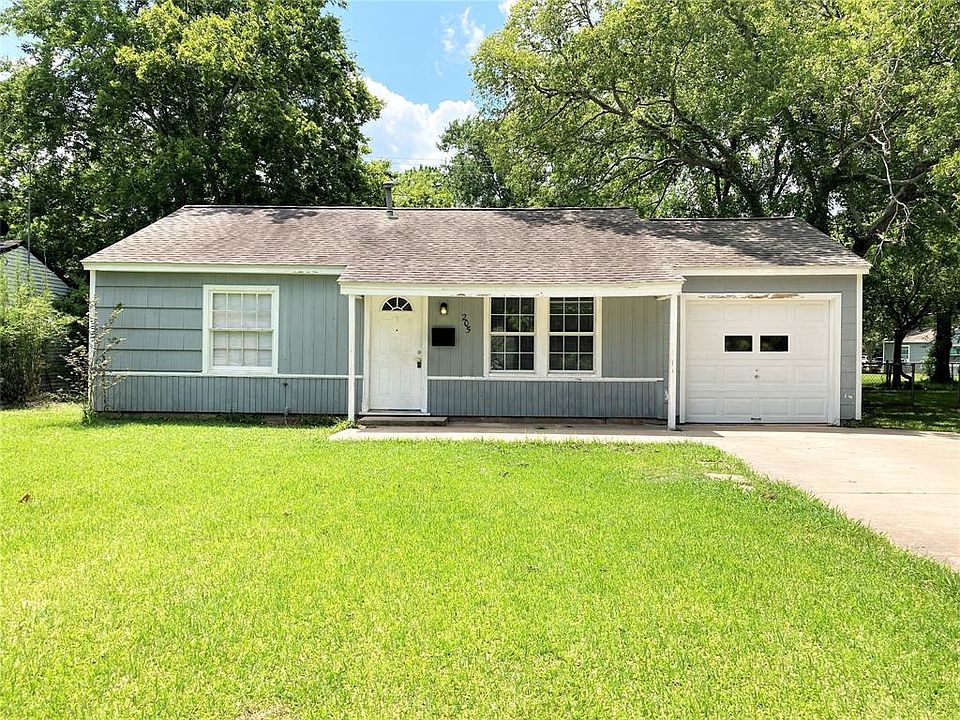 1st image of 205 Huisache St