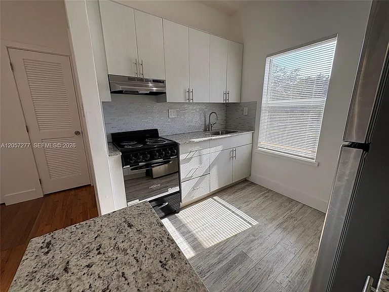 3237 SW 4th St #14 — Photo 7