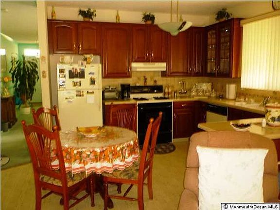 3rd image of 21 Kirkby Lane