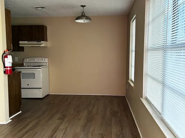 305 E Reagan Rd #A, Beeville, TX 78102