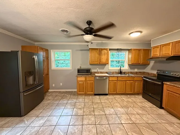 4040 Lynncrest Dr NE — Photo 4