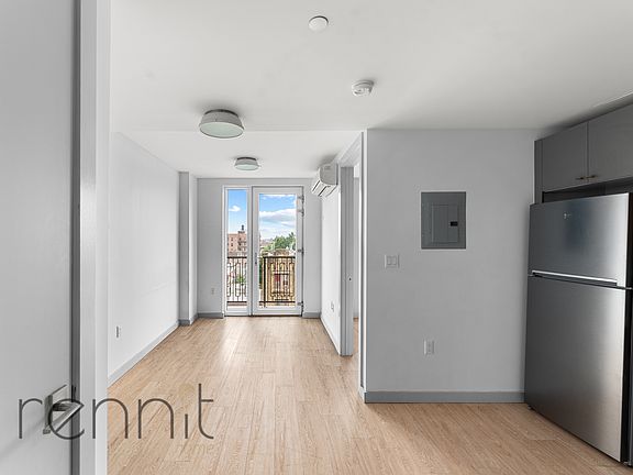 3rd image of 2809 Clarendon Rd #623