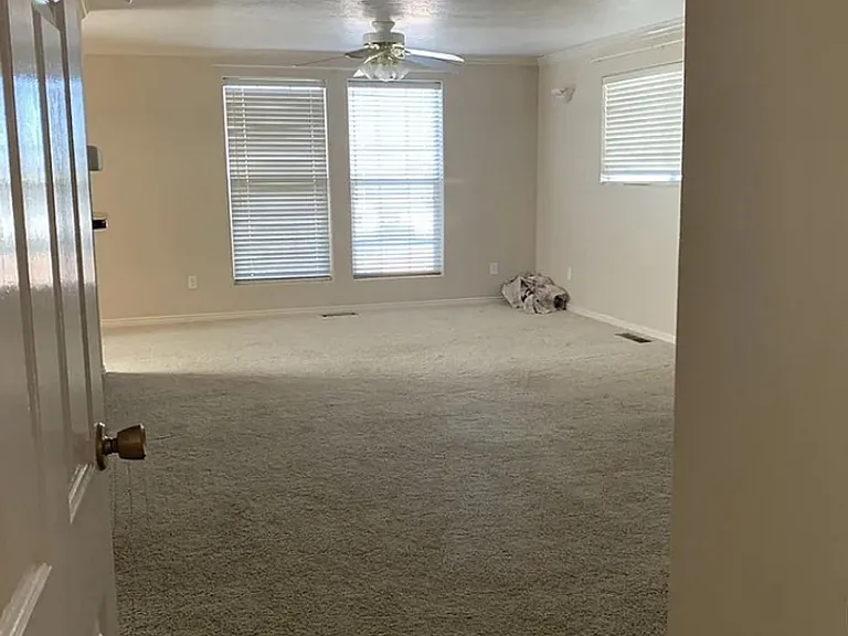 299 N Highland Dr — Photo 16