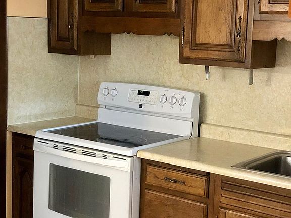 2nd image of 901 Valencia Dr NE