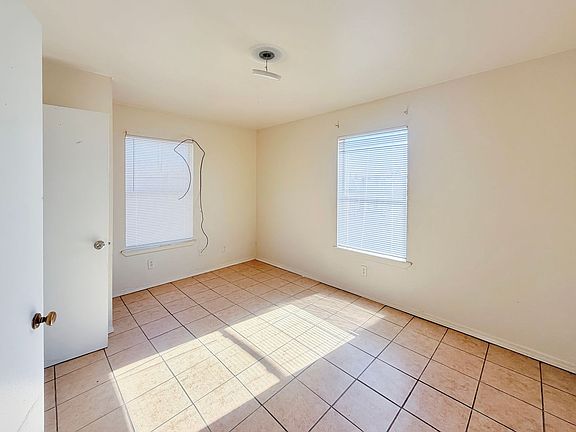 4th image of 210-218 N Leech St #210