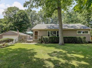 5551 S 44th St, Greenfield, WI 53220