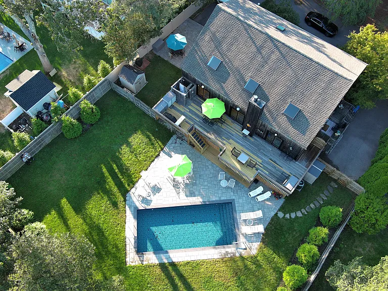 624 Noyack Rd — Photo 18