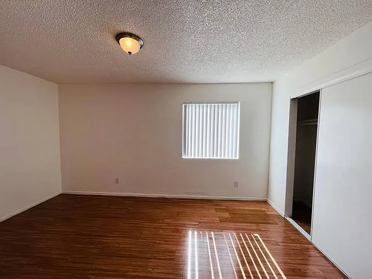 Kelso Vista Apartments — Photo 12