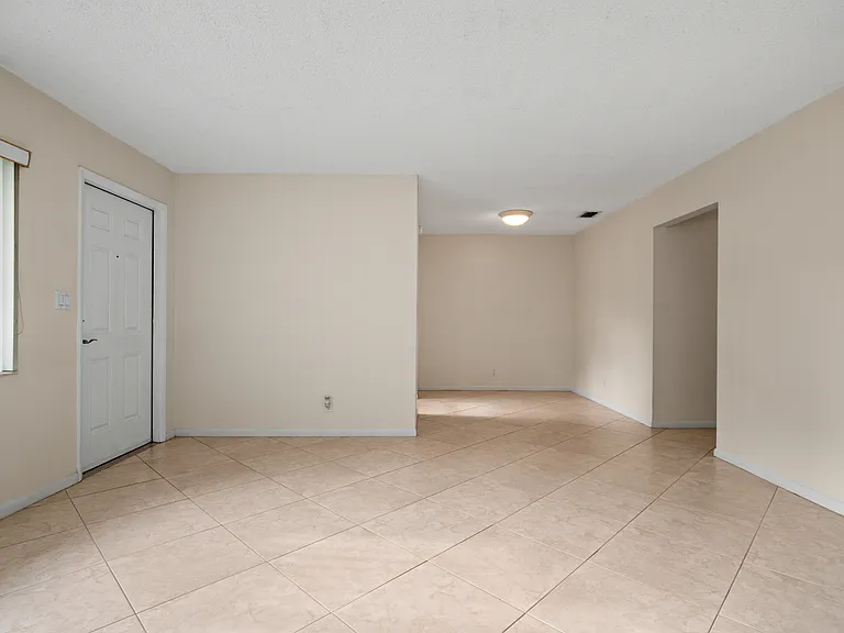 1106 NE 16th Ct #2 — Photo 9