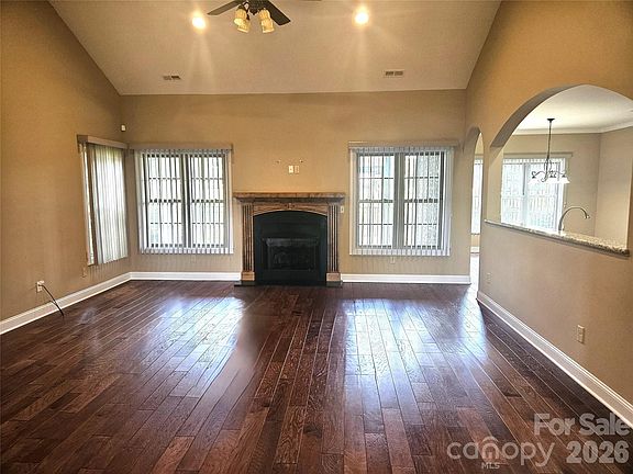 4th image of 323 Wendover Dr