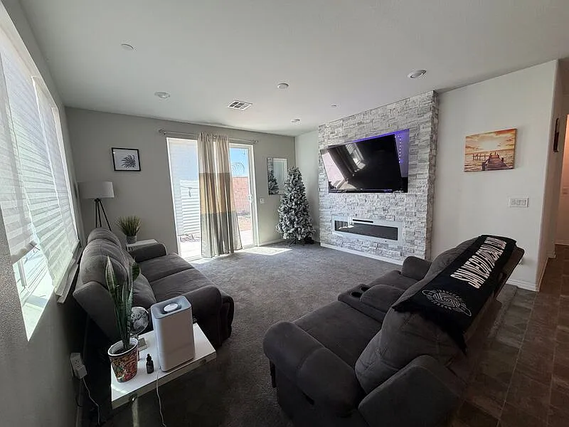 3 bed, 2.0 bath, 1547 sqft, $3,095 — Photo 3