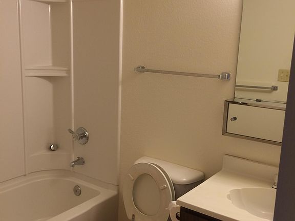 4th image of 960 E Diamond Dr