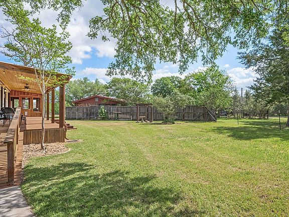5th image of 412 Leaning Oak Ln