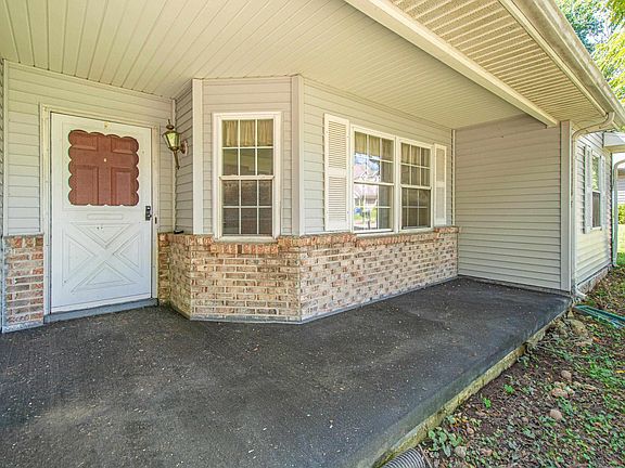 3rd image of 625 W Ryan Rd