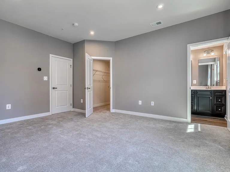 6100 Northwest Dr #1 — Photo 38