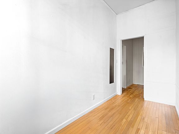 2nd image of 210 E 60th St Fl 3