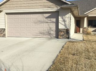 1628 Stewart Dr, Aberdeen City, SD 57401