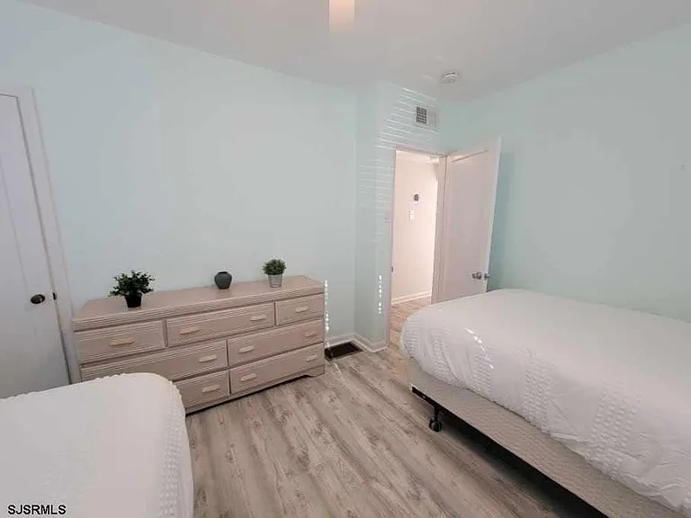 209 N Granville Ave — Photo 20