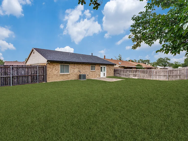 6900 Sandstone Ct — Photo 15