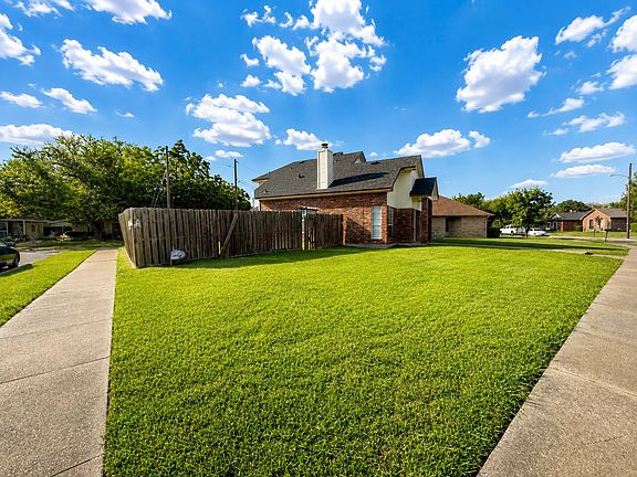 3rd image of 510 E Stone Cir