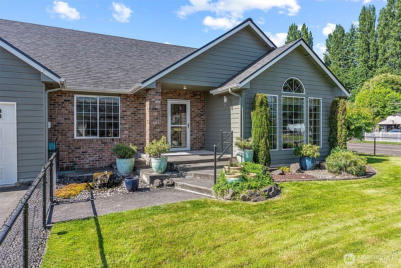4th image of 2951 Premiere Place