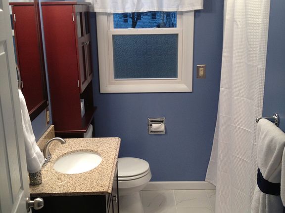 Granite and tile bathroom!