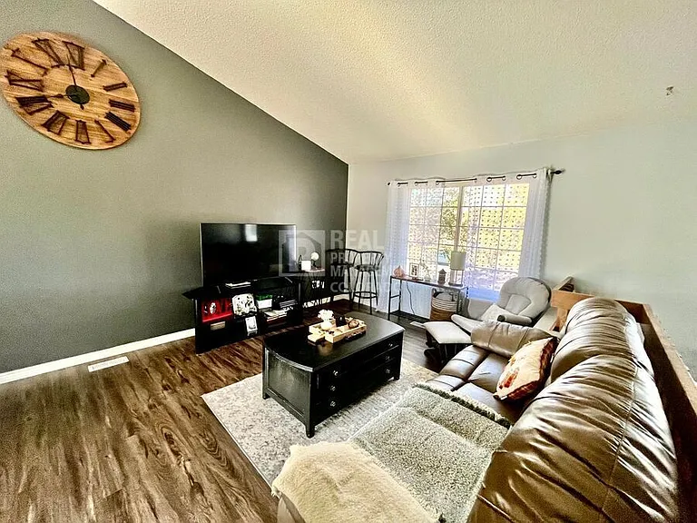 5435 Country Heights Dr — Photo 2