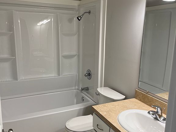 3rd image of 1133 Country Ln APT 1