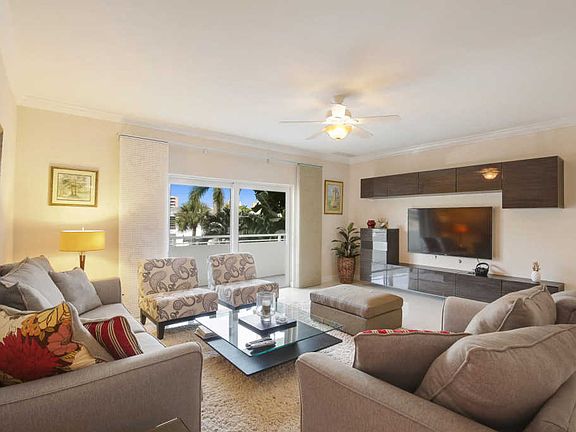 4th image of 3212 NE 12th St APT 205