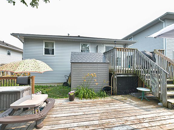 3rd image of 44 Courtney Cres W