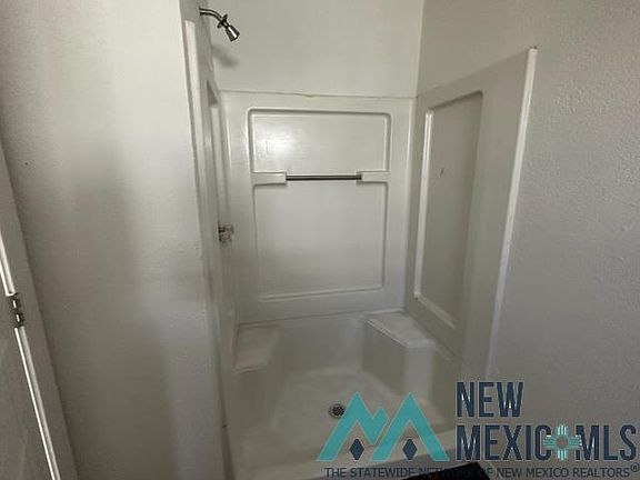 3rd image of 1212 E Grand Ave
